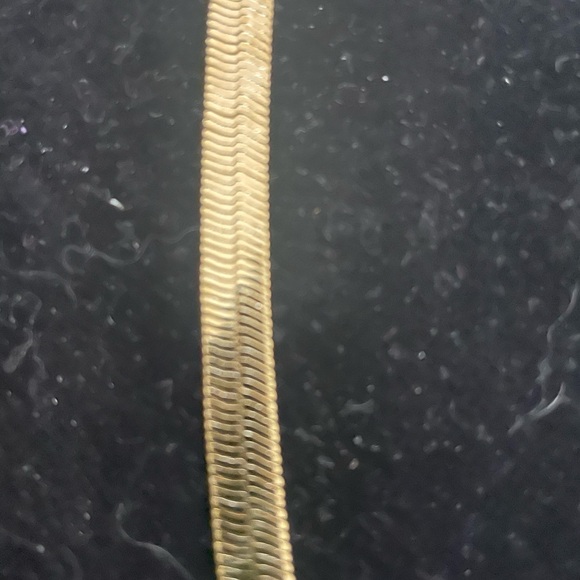 Elegant Gold Necklace - Picture 3 of 4